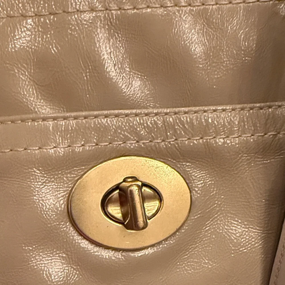 Coach Elegant Luxurious Leather Tote Bag - Picture 8 of 11